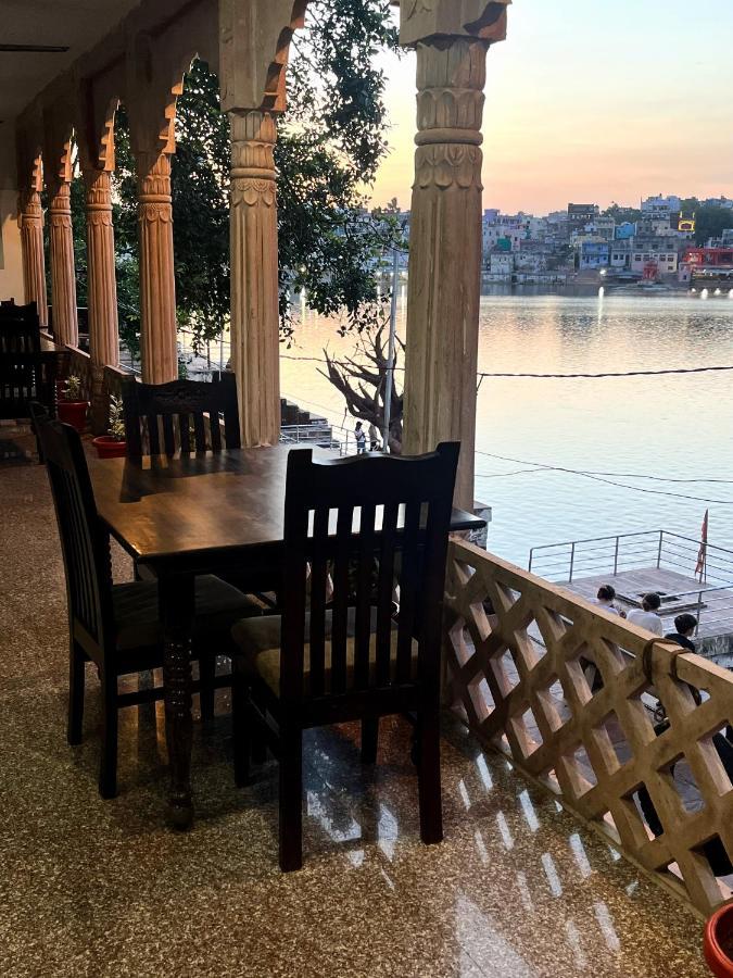 Radhika Palace Hotel بوشكار المظهر الخارجي الصورة