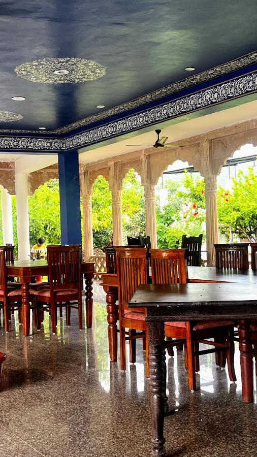 Radhika Palace Hotel بوشكار المظهر الخارجي الصورة